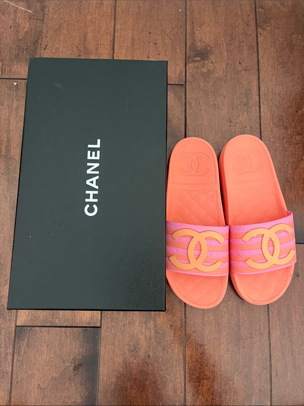 CHANEL Coral and Pink Interlocking CC Slide Sandals
